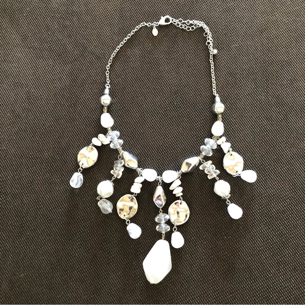 NWO CHICO’S SILVER AND ASSORTED WHITE/CLEAR STONES, ADJUSTABLE CLASP NECKLACE.